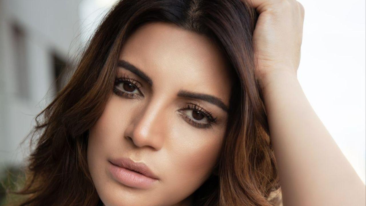 I was diagnosed with Bipolar and depression around 13-14 years ago and was on medication for 5 years, says Shama Sikander 