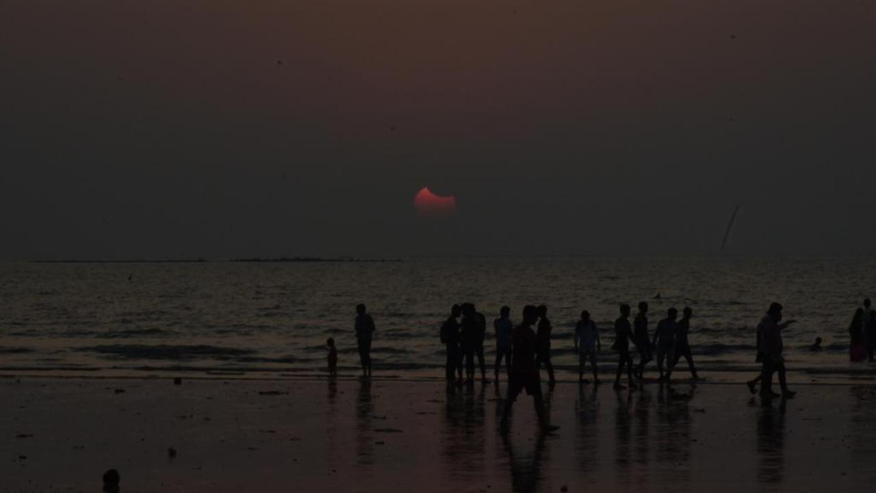 In Mumbai and Delhi, the percentage coverage of the sun by the moon at the time of the greatest eclipse will be around 44 per cent and 24 per cent respectively. Pic/Atul Kamble
