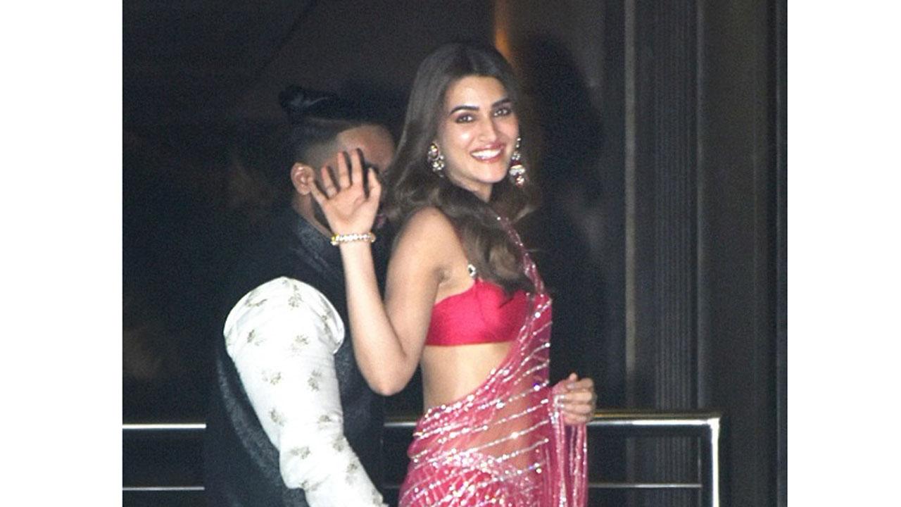 Kriti was spotted in a hot pink sheer saree. The actress ensured the look had enough drama to stand out!