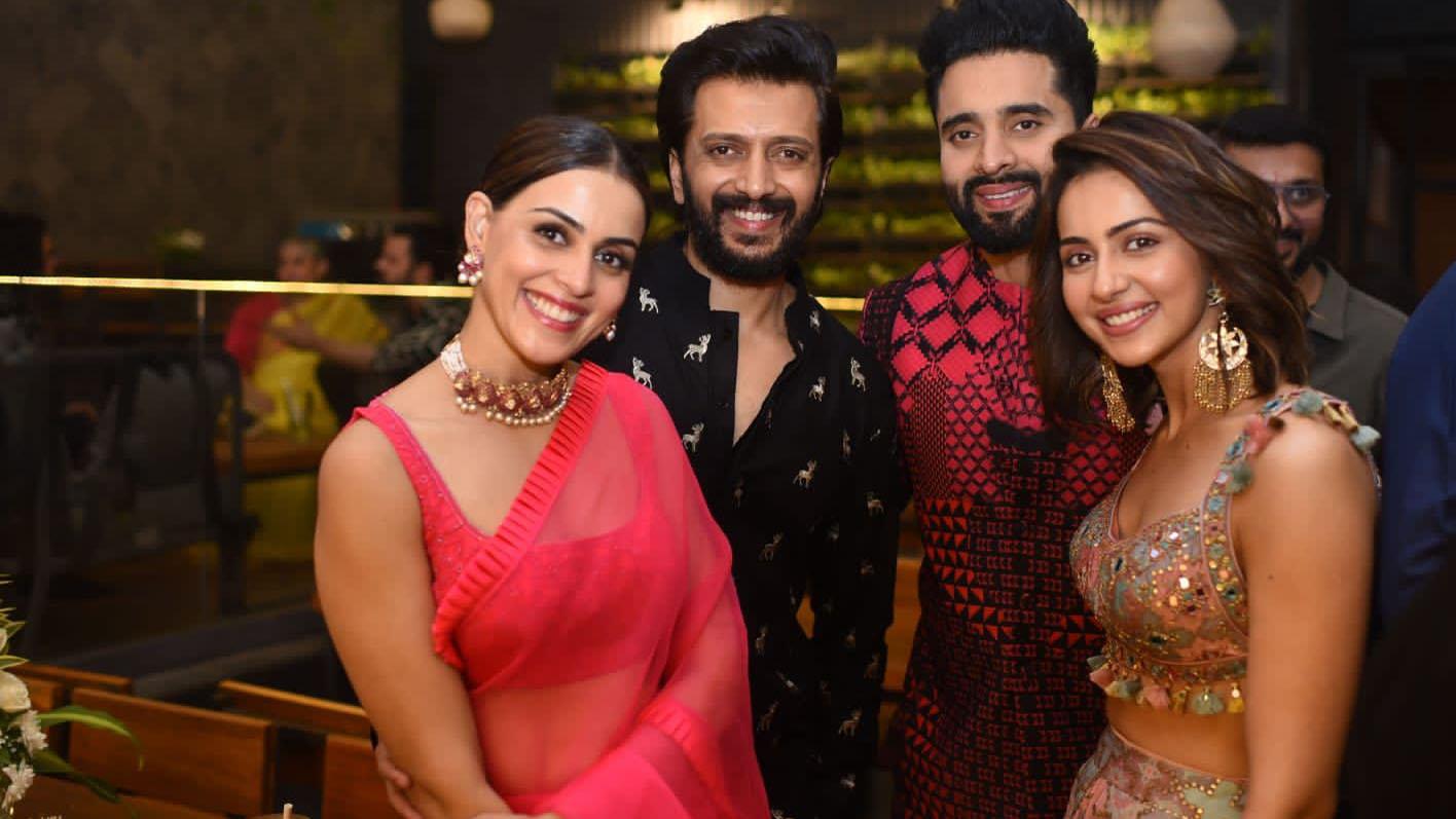 Held at Dirty Martini, the Diwali party was attended by industry friends and family. The couples Riteish Deshmukh-Genelia D'souza, Rakul Preet Singh-Jackky Bhagnani looked gorgeous. 
