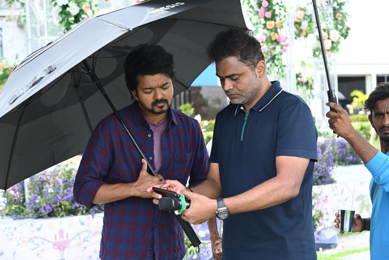 Looking at the pictures, fans have been trying to guess the character and plot of the film directed by Vamshi Paidipally
