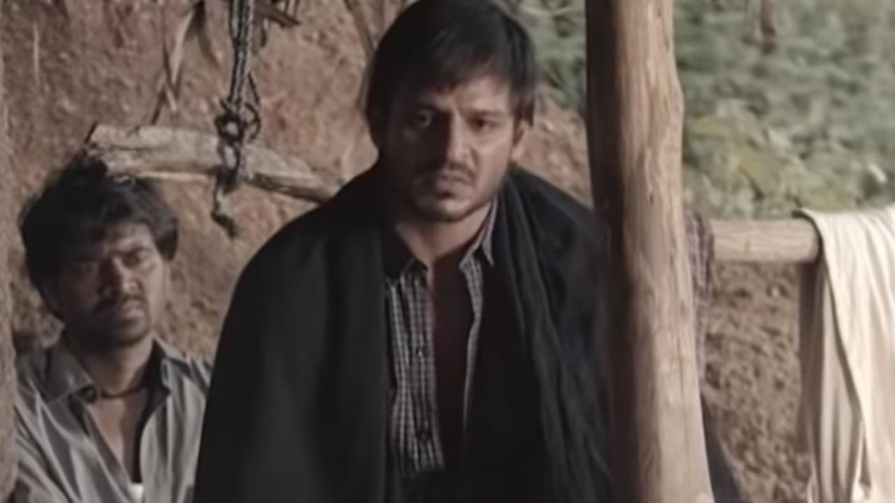 Vivek Oberoi celebrates 12 years of 'Rakht Charitra'