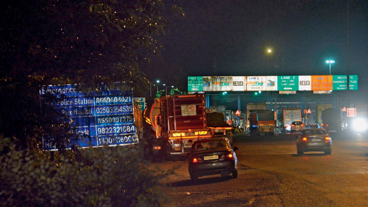 At Khaniwade toll plaza, the information board on the left can be barely seen due to overgrown foliage