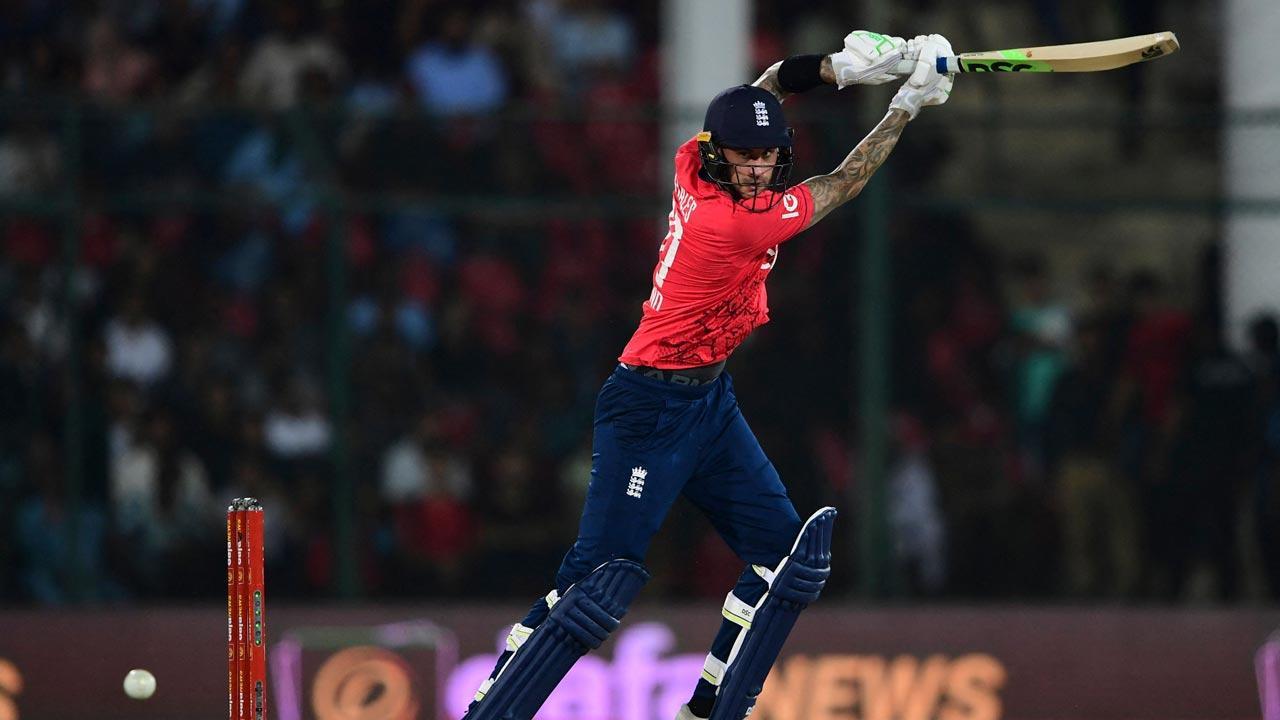 Alex Hales smashes half-century on England return as Pakistan suffer loss in opening T20I