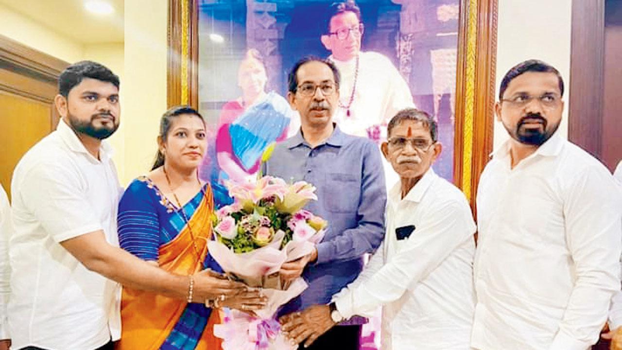 Maharashtra: Two ex-corporators return to the Thackeray-led Shiv Sena fold from Shinde camp