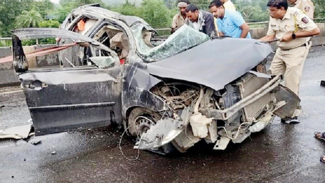 Another major accident on Mumbai-Ahmedabad Highway
