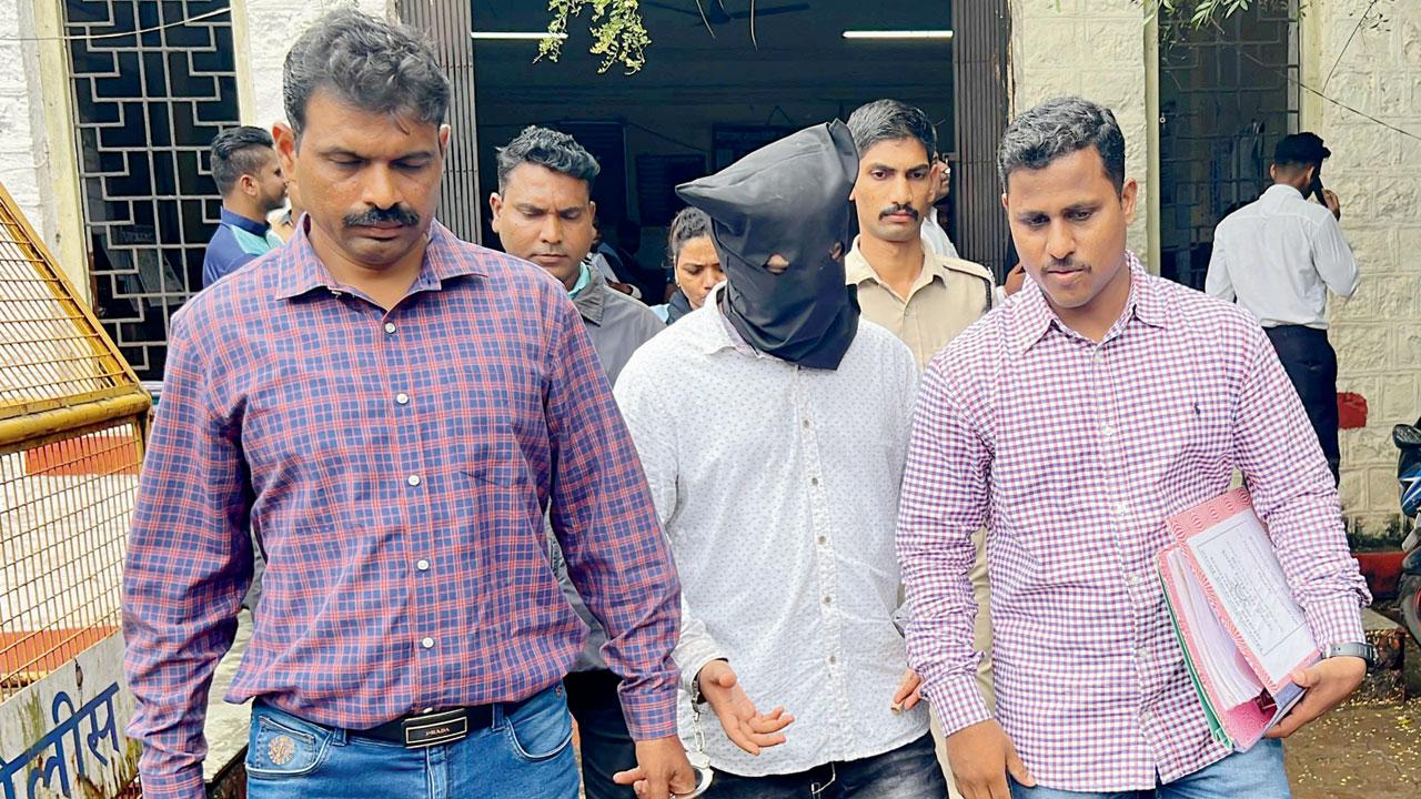 Asif Shaikh in police custody. Pics/Hanif Patel