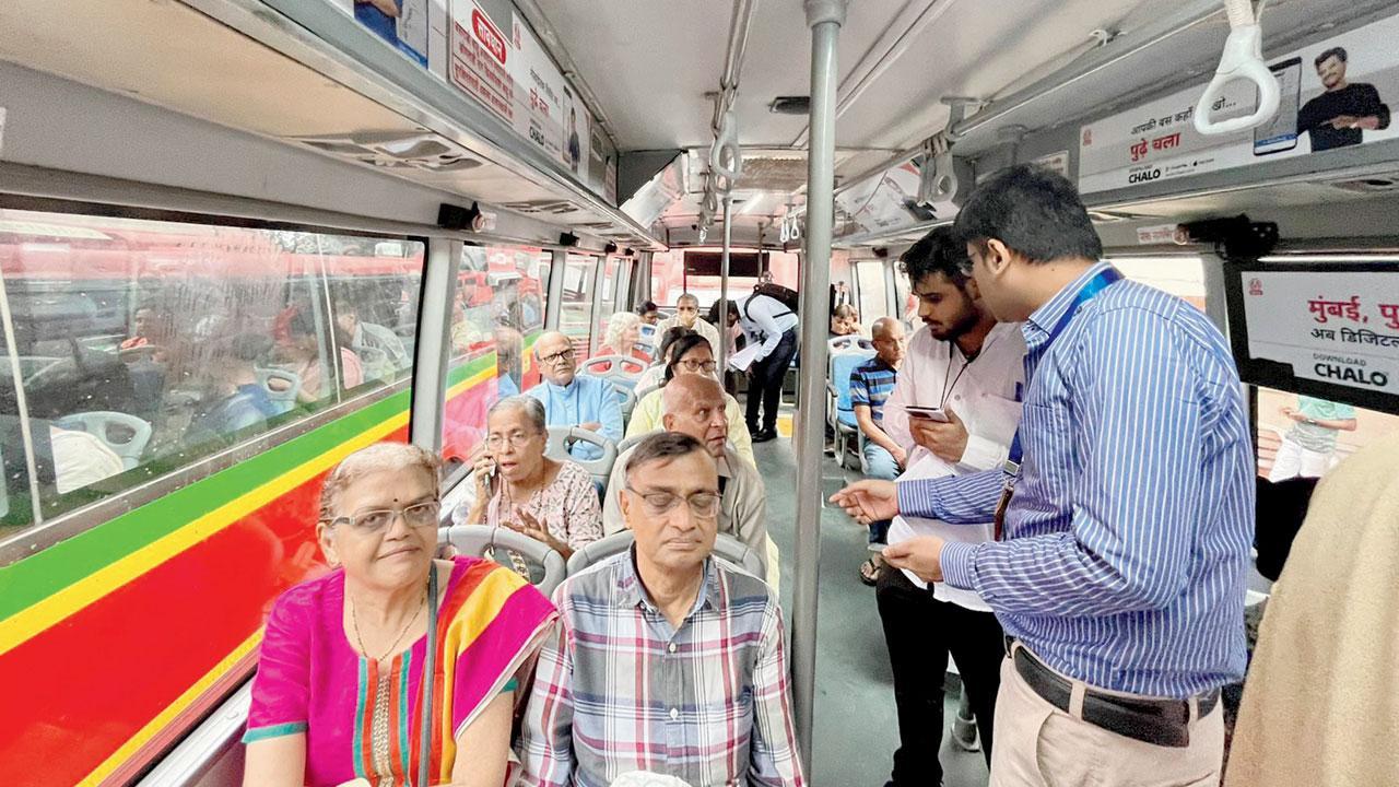Ganeshotsav 2022: Night darshan buses a hit among Mumbaikars