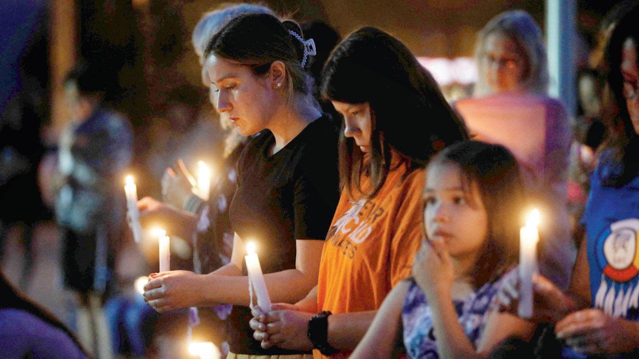 Suspect in Canada stabbing spree dies soon after arrest