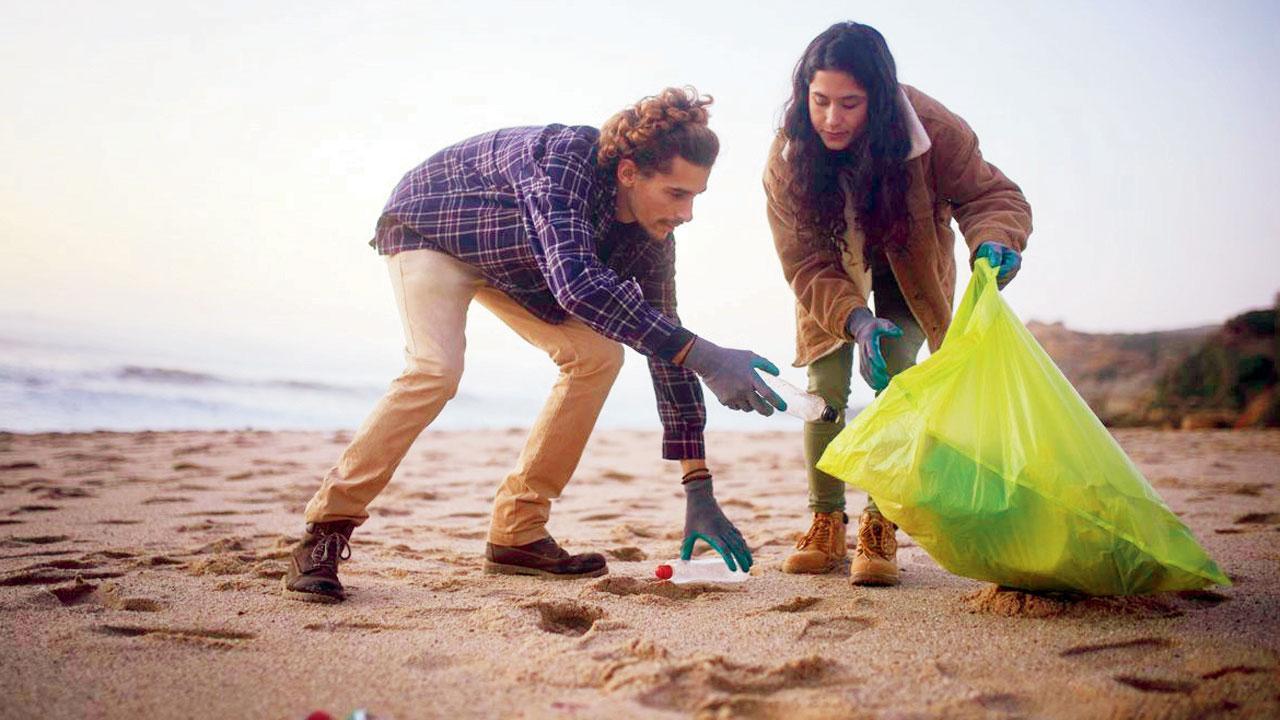 Participate in a cleanup drive at Juhu beach with your partner this weekend