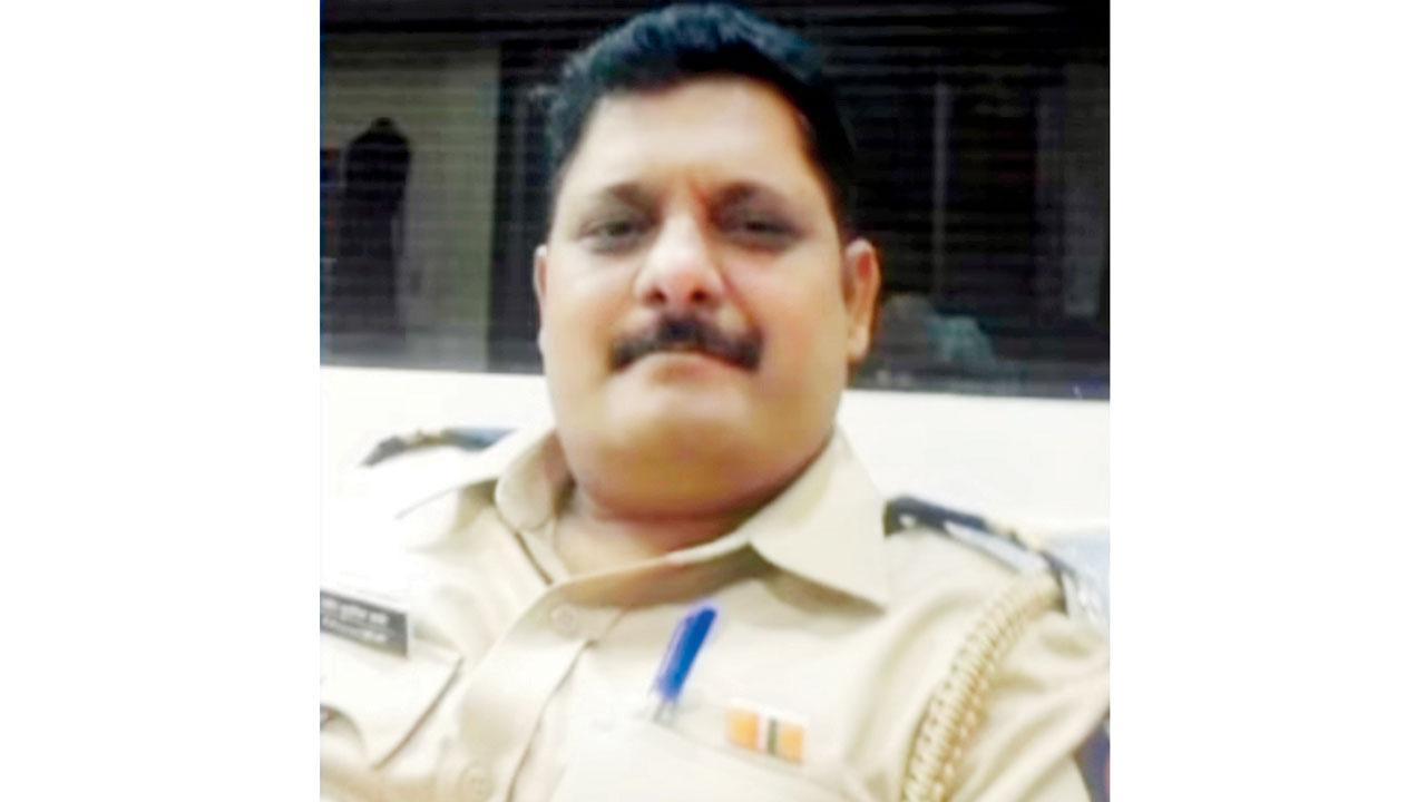 Mumbai: Cop saves lives trapped in fire at Dahisar; will be rewarded by CP