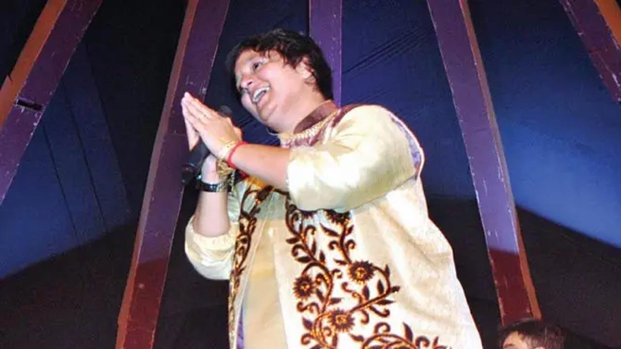Garba queen Falguni Pathak announces her new Navratri song 'Vasaladi'