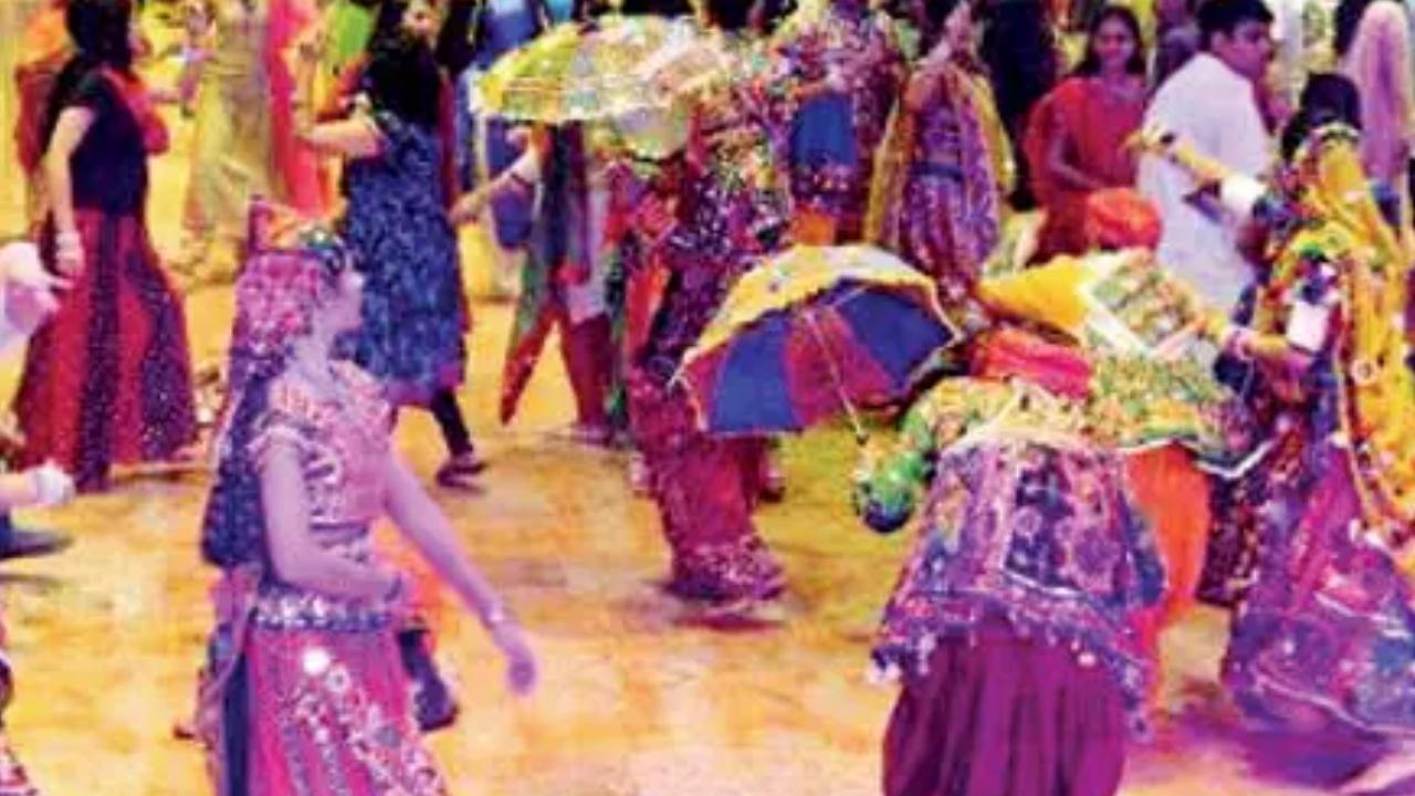 Maharashtra: VHP demands prohibition of entry to non-Hindus at garba venues in Vidarbha