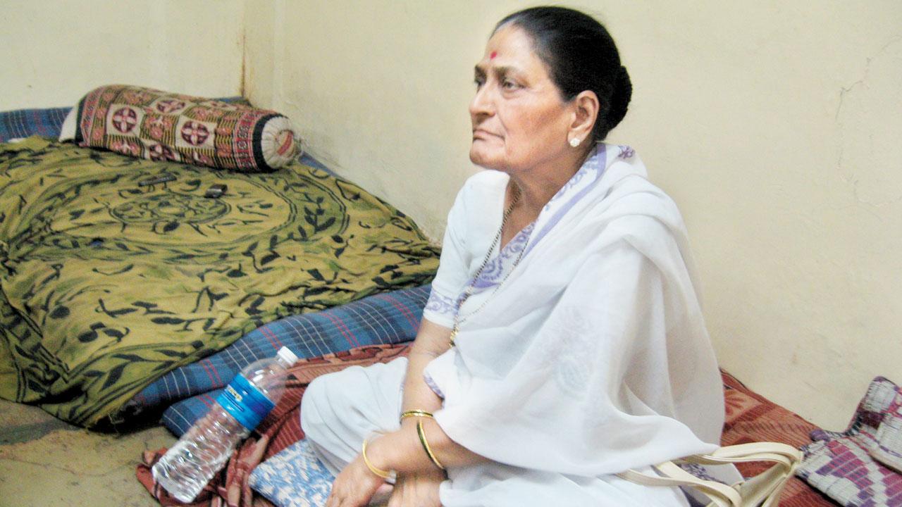 Gulabbai Sangamnerkar during a rehearsal where her son Ravi was teaching lavani to girls at Aryabhushan Theatre in Pune. Pic Courtesy/Kunal Vijayakar