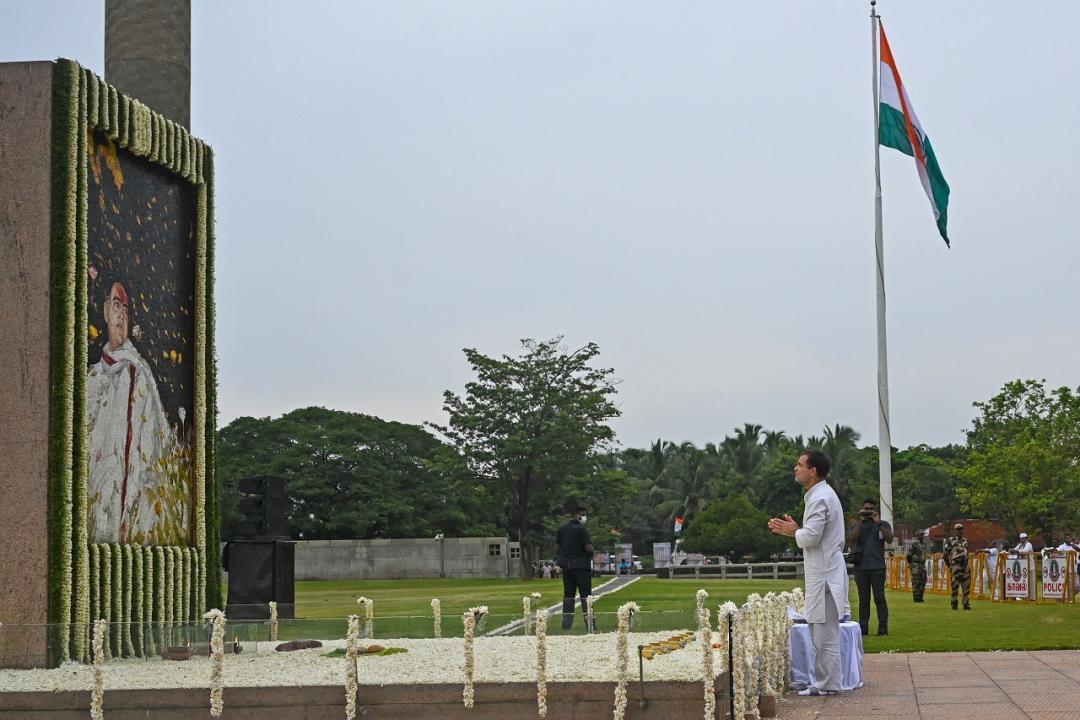 Congress party leader Rahul Gandhi pays tribute to his father and former Prime Minister Rajiv Gandhi. Pic/AFP