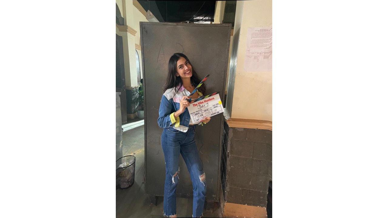 Actress KASHIKA KAPOOR BAGS A HUGE WEBSERIES called- “the vibe hunters.”