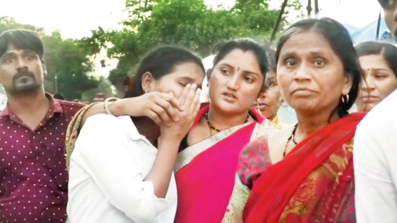 Hundreds gather outside Kharghar police station after man dies inside