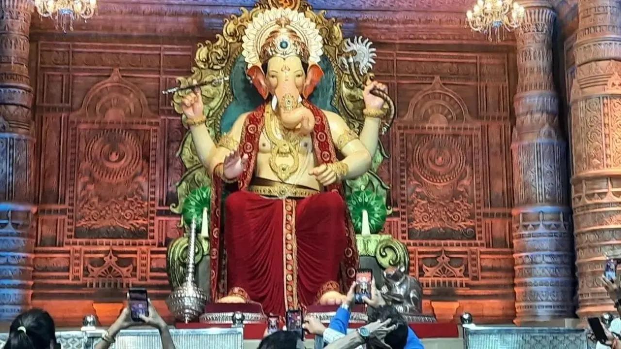Ganeshotsav: MNS chief Raj Thackeray visits Lalbaugcha Raja in Mumbai