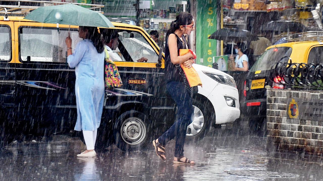 IMD predicts heavy rain; issues yellow alert for Mumbai, Thane