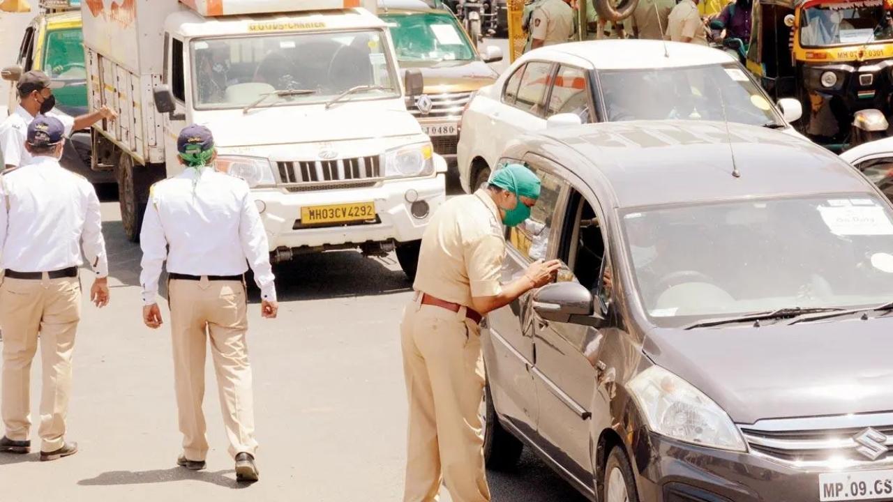 Mumbai traffic police impose restrictions on movement of heavy vehicles for Durga idol immersion