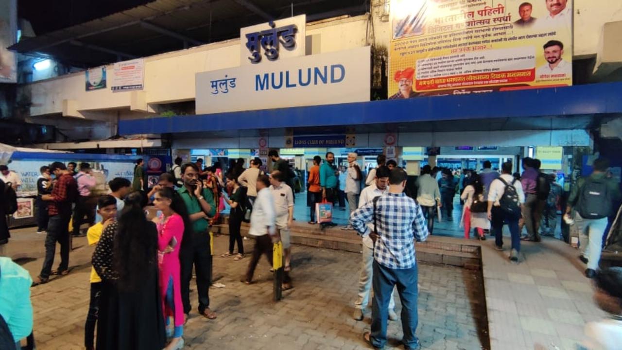 Many commuters took to social media complaining about being stranded at the railway stations during the peak hour.&nbsp;