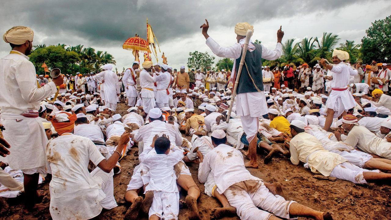 This photo exhibition captures the 800-year-old tradition of Pandharpur Wari