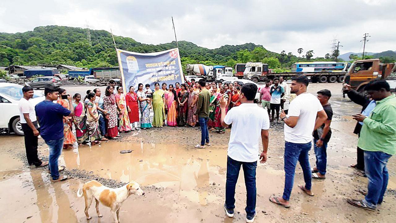Naigaon residents stage protest on Mumbai-Ahmedabad Highway over poor condition of road