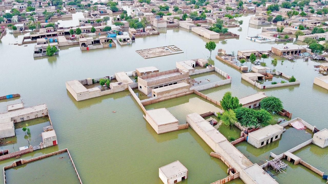 Pakistan’s armed forces rescue 2,000 people marooned by floods