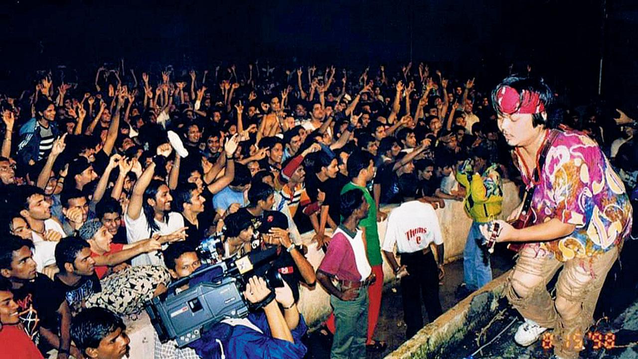 A performance of Parikrama from a previous edition of Independence Rock