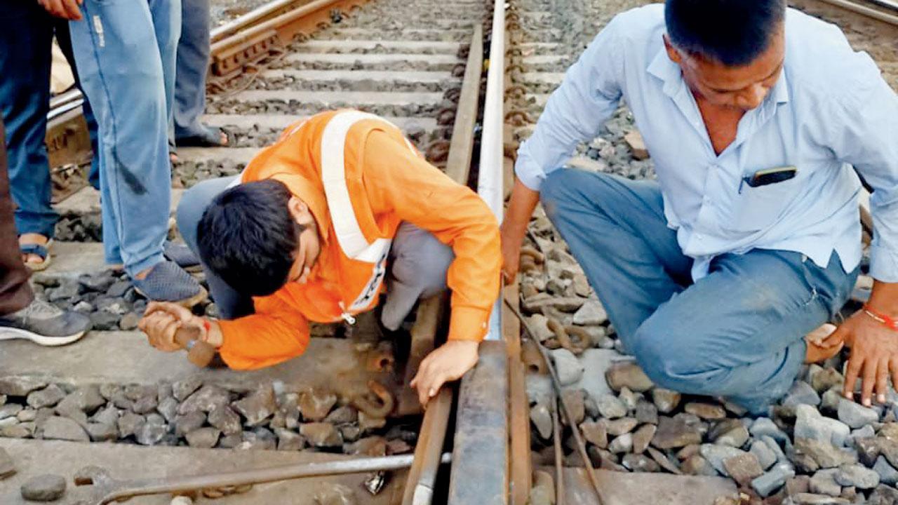 Mumbai: Alert railway men avert major tragedy in Kalyan