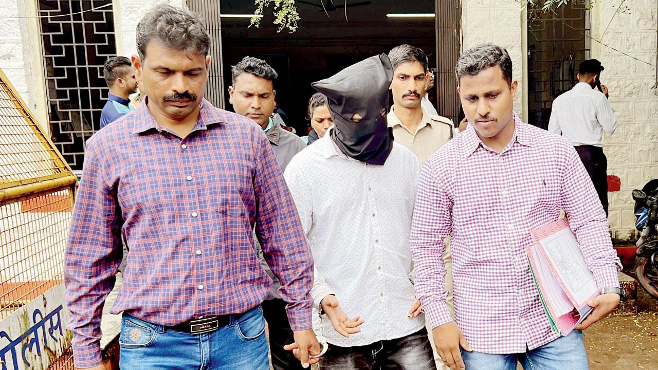 Accused Yusuf Shaikh seen at the Vasai police station. Pics/Hanif Patel