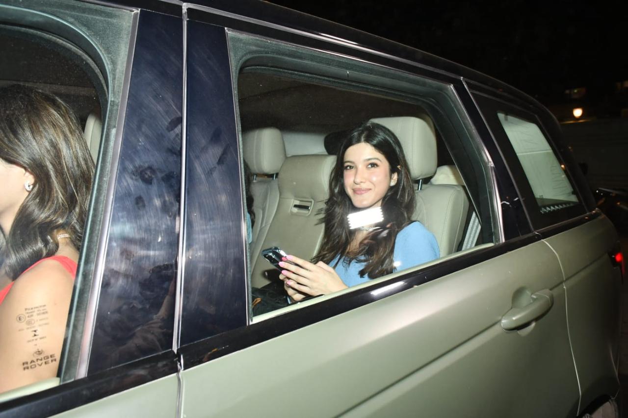 Shanaya Kapoor, who is best friends with Ananya Panday, arrived solo for the party. Dressed in a blue dress, the upcoming actress was all smiles for the paparazzi