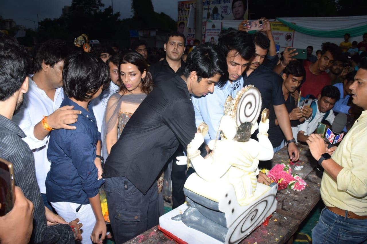 Sonu Sood along with his son carried the Lord Ganesha idol for the procession