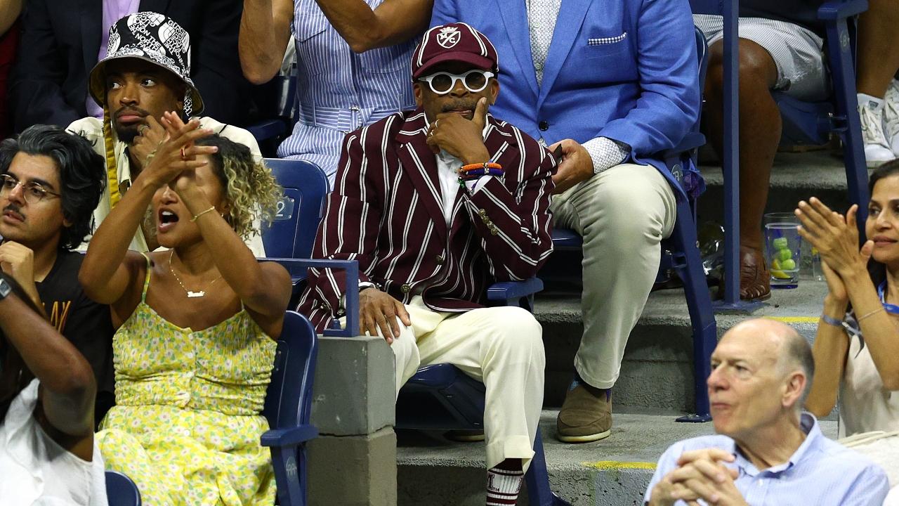Hollywood  director Spike Lee (c) watches on at the Serena Williams vs Anett Kontaveit second round tie at US Open 2022. Photo/AFP