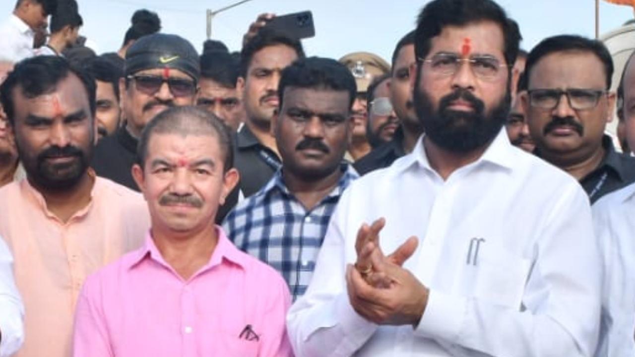 Maharashtra Chief Minister Eknath Shinde had reached Thane to attend a Navratri procession to welcome the idol of Goddess Durga in Tembi Naka.