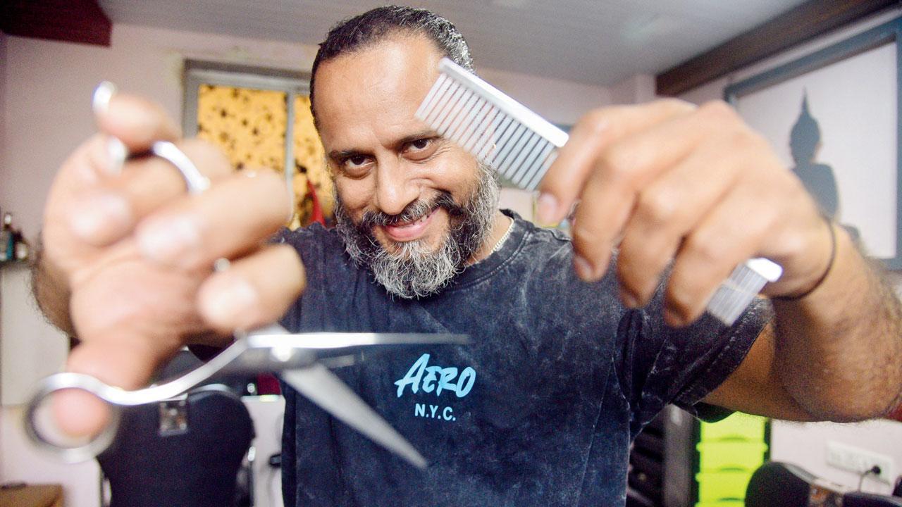 Hairdresser gives free haircuts on final day of just concluded Bandra fair