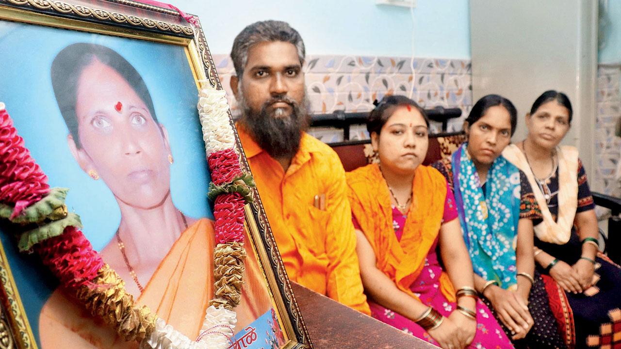 Family members of Sahabai Ubale at their residence in Ghatkopar. Pic/Rajesh Gupta