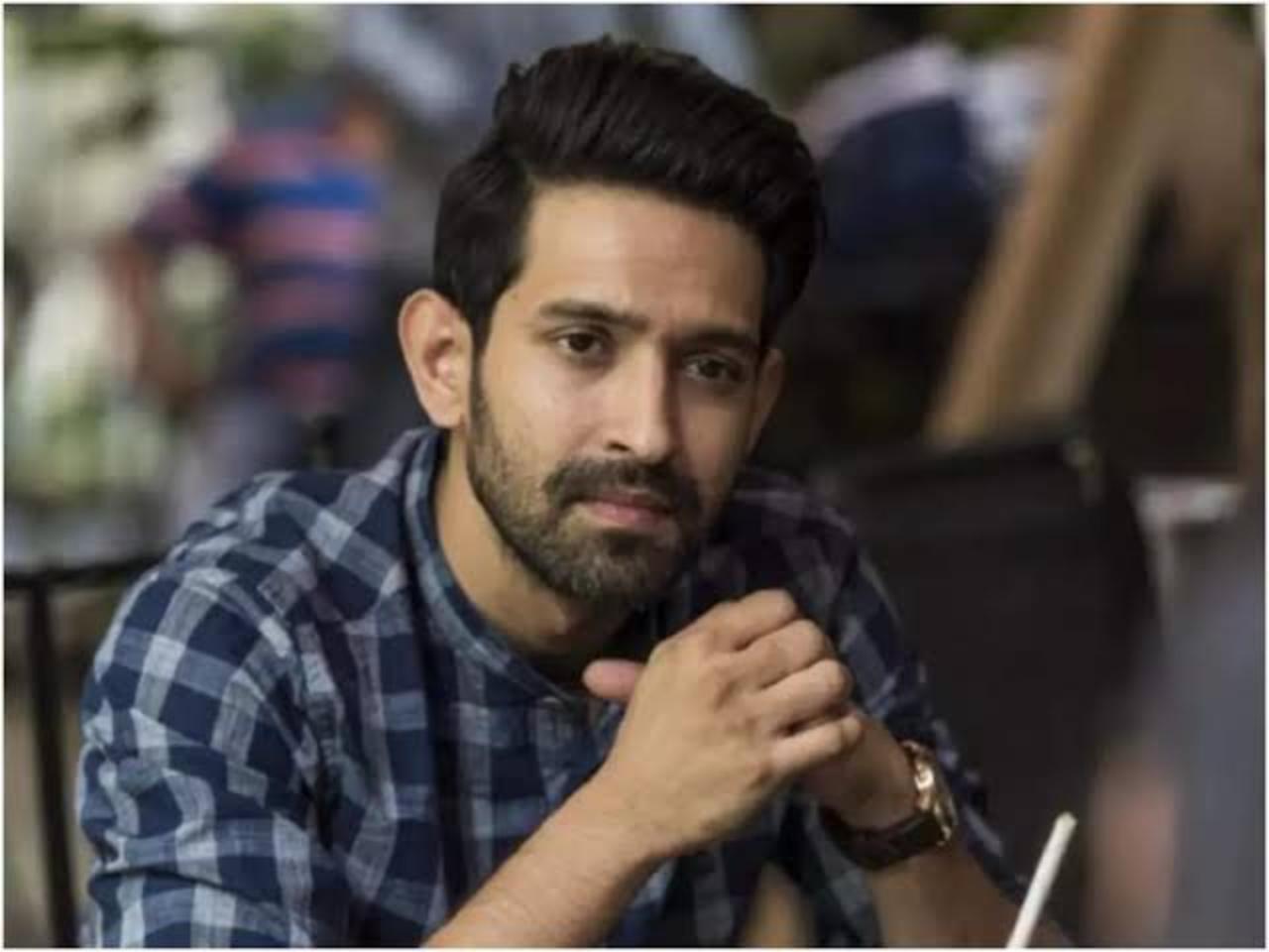 Vikrant Massey:
The powerhouse of talent Vikrant Massey is one such actor who has won accolades and rave reviews for his outstanding screen presence and his different out of the box characters. The actor is an absolute delight to watch on the screen don’t you agree ? 