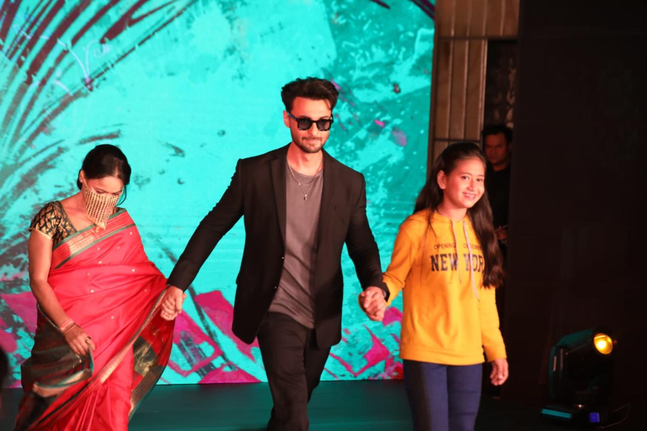Aayush Sharma is not only one of the most stylish stars of Bollywood, but also widely loved and popular amongst the masses across the nation. Putting forth his humanitarian side for a noble cause, Aayush stood in support of sex workers, advocating their rights and dignity at the second season of the special charity event  'Pillars of Humanity'