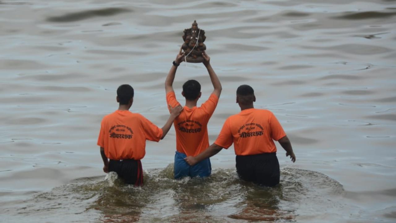 NCC Cadet with the help of volunteers taking an idol of Lord Ganesh to the sea for immersion at Dadar beach. Pic/Sameer Abedi