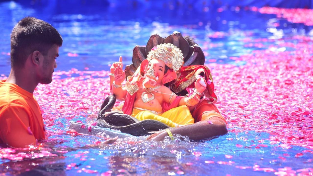 Mumbai: Over 34,000 Lord Ganesh idols immersed till 9 pm today