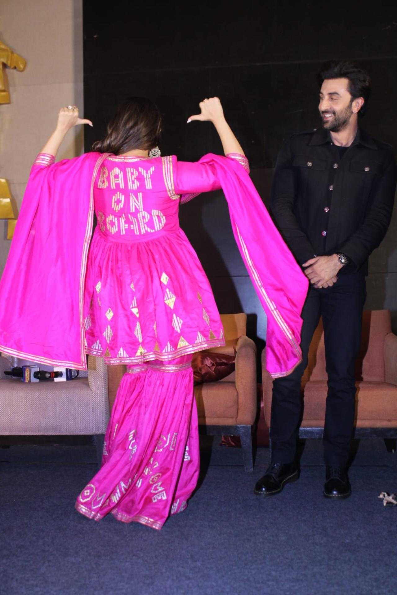 Alia's husband and actor Ranbir Kapoor was also present at the event to promote the duo's film 'Brahmastra'. He was spotted wearing an all-black outfit
