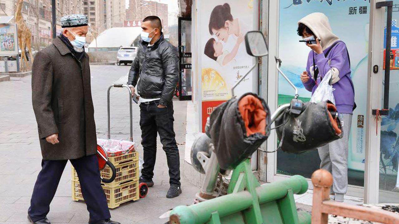 Under lockdown, Xinjiang residents complain of hunger