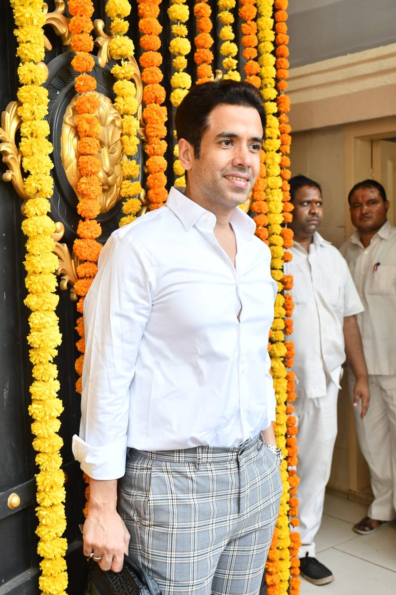 Tusshar Kapoor posed for the paparazzi as he arrived at the brunch celebration