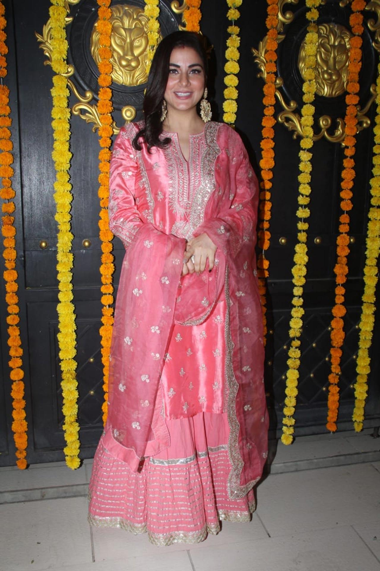 Shraddha Arya opted for peach ethnic wear at Ekta Kapoor's home