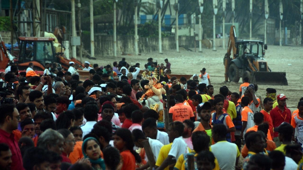Mumbai: More than 38,000 Ganesh idols immersed till Saturday morning; processions still on in some suburbs