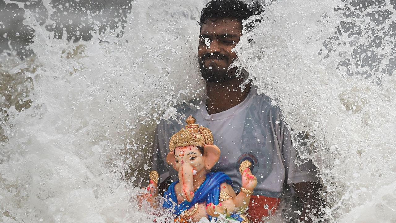 Mumbai: 31,365 idols immersed on 5th day of Ganesh festival