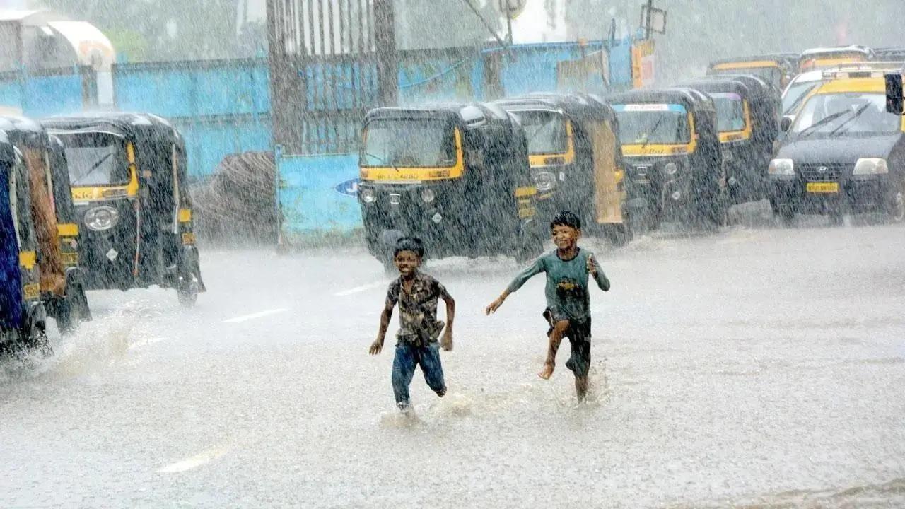 Mumbai News LIVE Updates: IMD predicts light rainfall, issues green alert