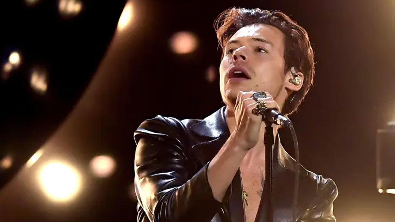 Harry Styles pays homage to Queen Elizabeth II at his New York concert