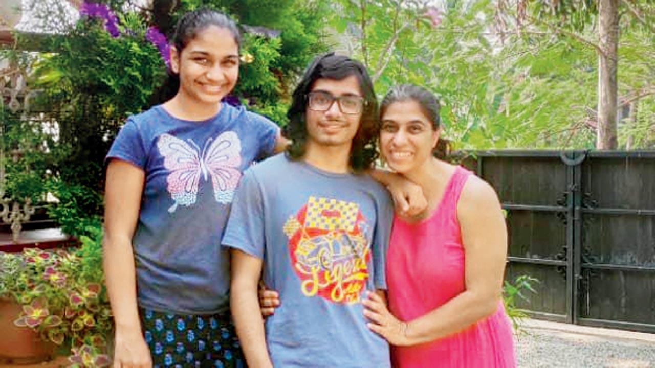Dilshad Akali with her children Aarav and Aakanksha Akali